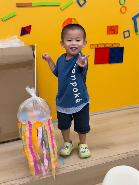 CO+ 學生展示彩色手工作品